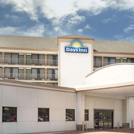 Days Inn By Wyndham Columbus-North Fort Moore Bagian luar foto