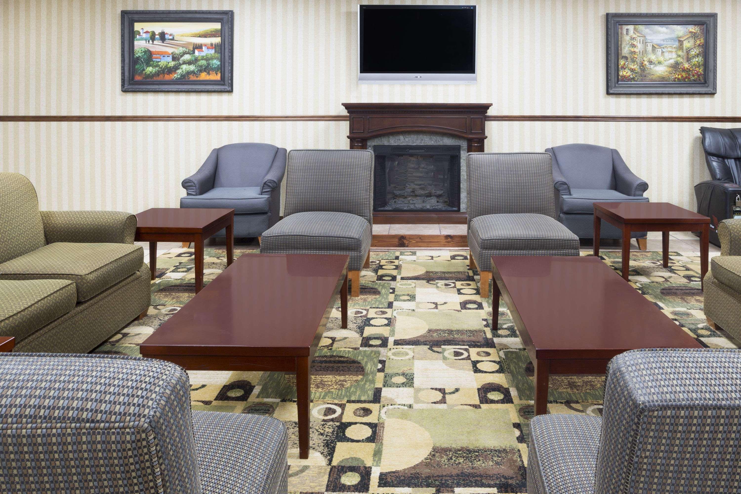 Days Inn By Wyndham Columbus-North Fort Moore Bagian luar foto