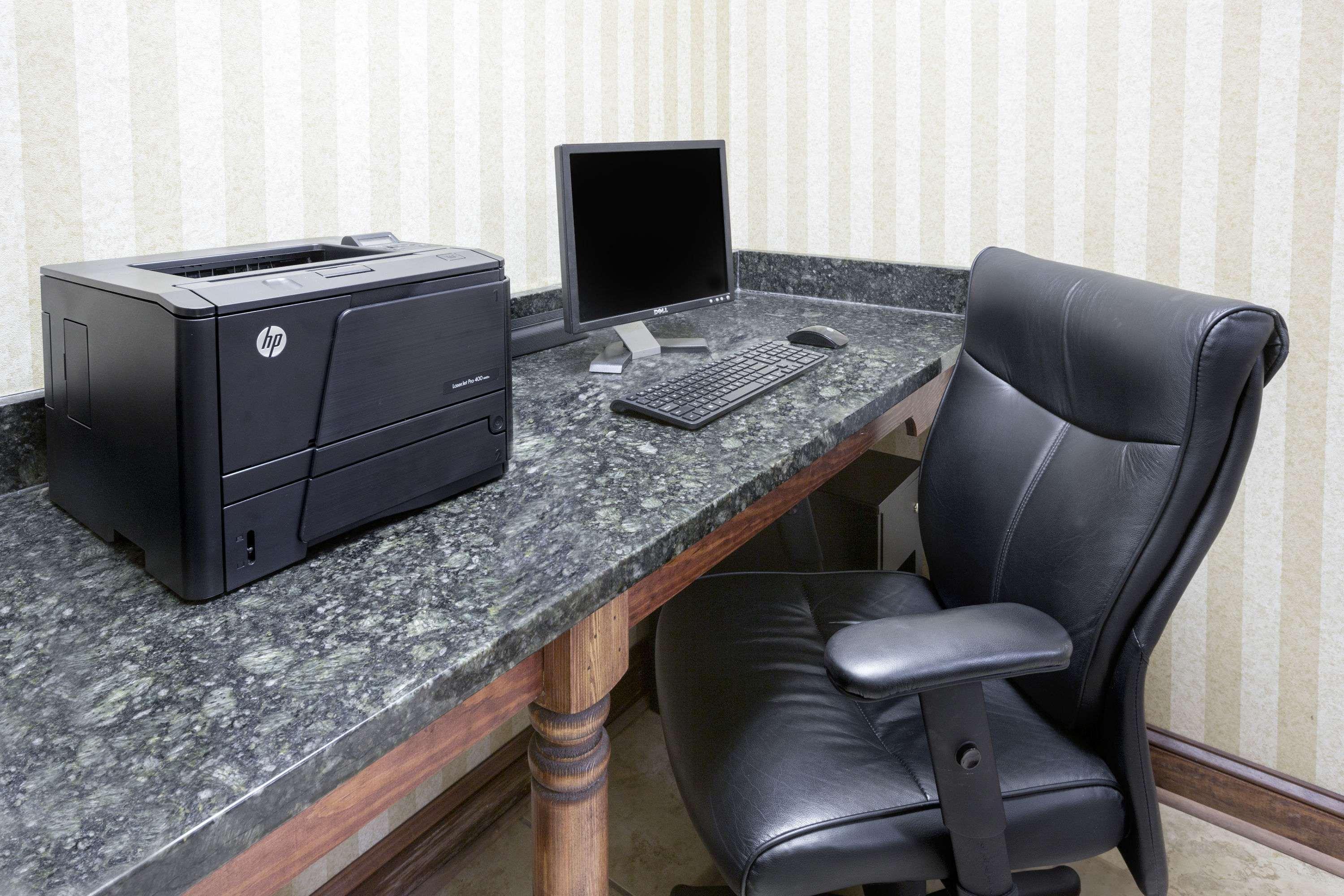 Days Inn By Wyndham Columbus-North Fort Moore Bagian luar foto