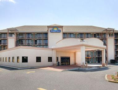 Days Inn By Wyndham Columbus-North Fort Moore Bagian luar foto
